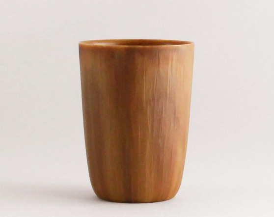 Kinari material samples and molded objects made from plant-derived cellulose fiber.